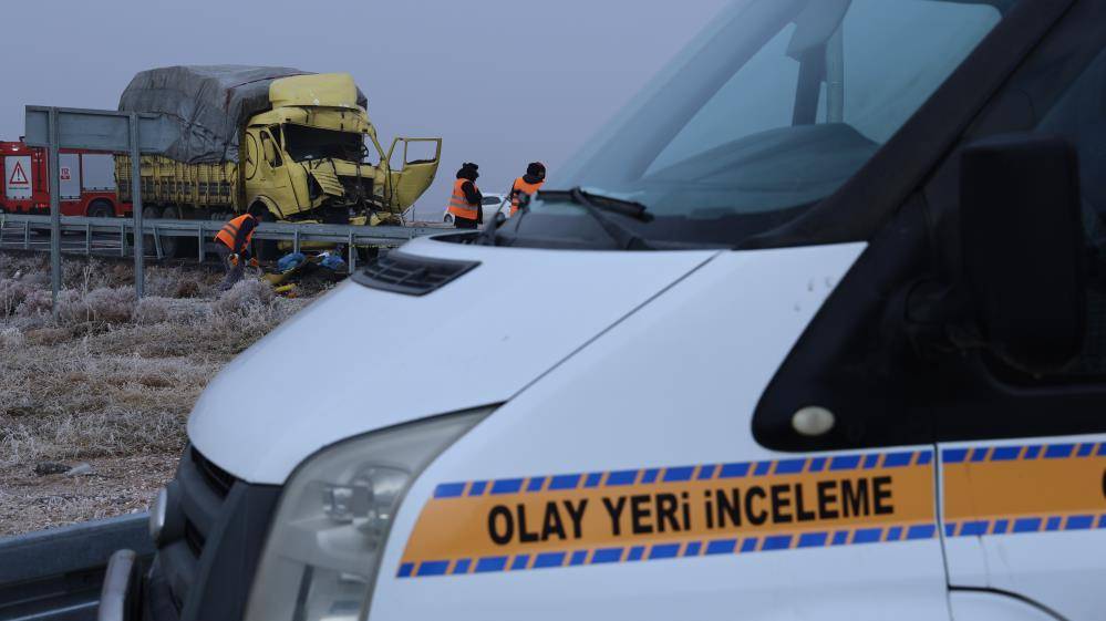 Konya yolunda kaza! Sıkışan sürücünün feryadı yürekleri dağladı 9